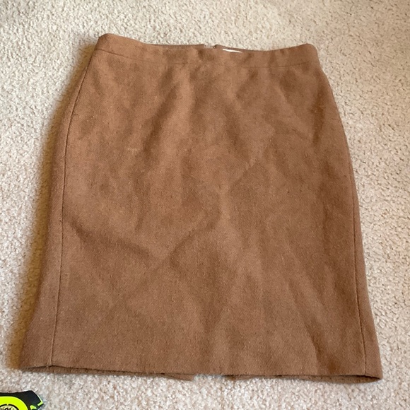 3/$20 - JCREW 6 wool blend camel knee length pencil skirt